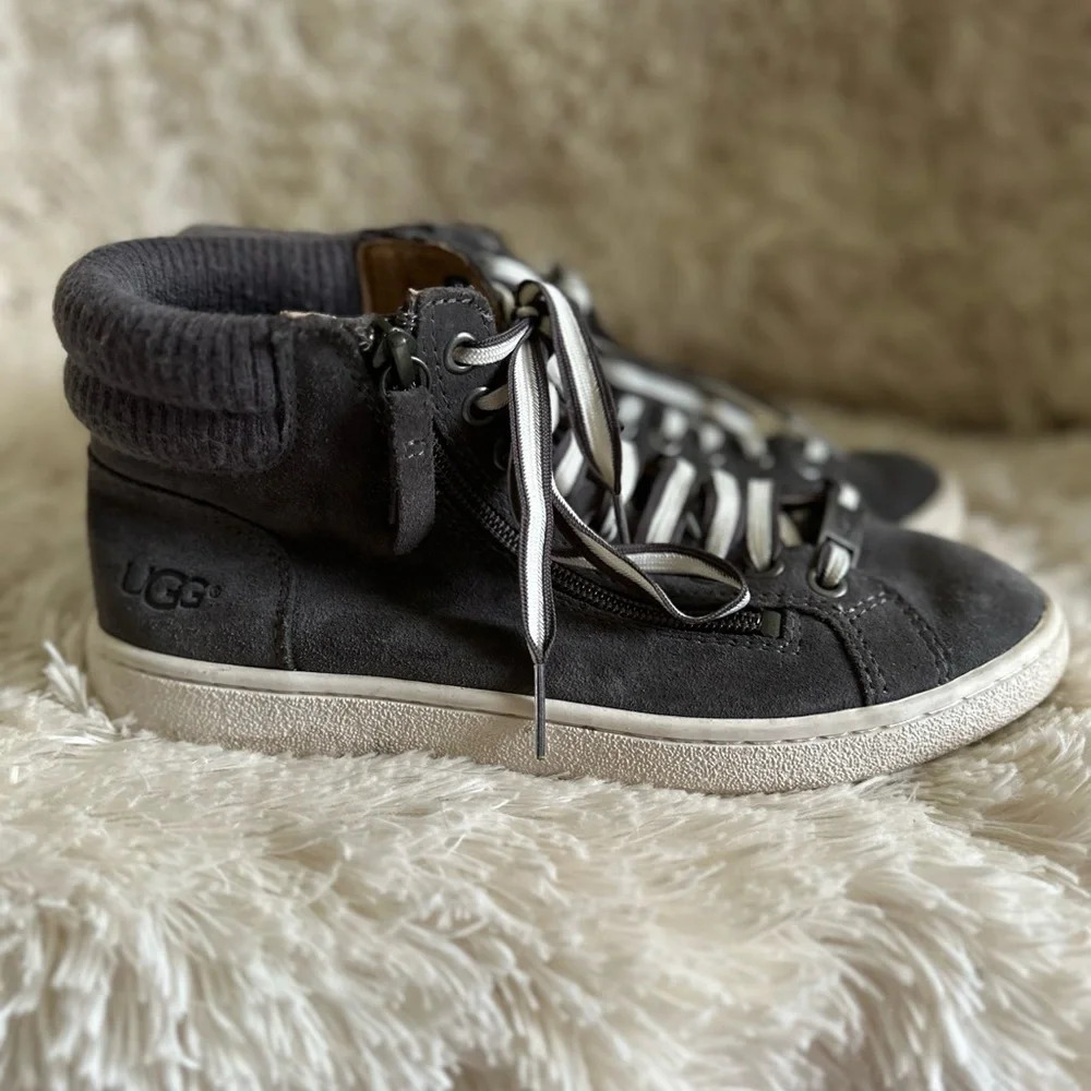 UGG Girls Ladies 5.5 36.5 EU Gray SUEDE OLIVE Hi Top Zip Sneaker CLEAN Fall NICE